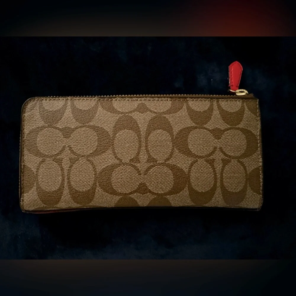 Authentic Leather Coach Wallet 🌟 - Picture 2 of 5